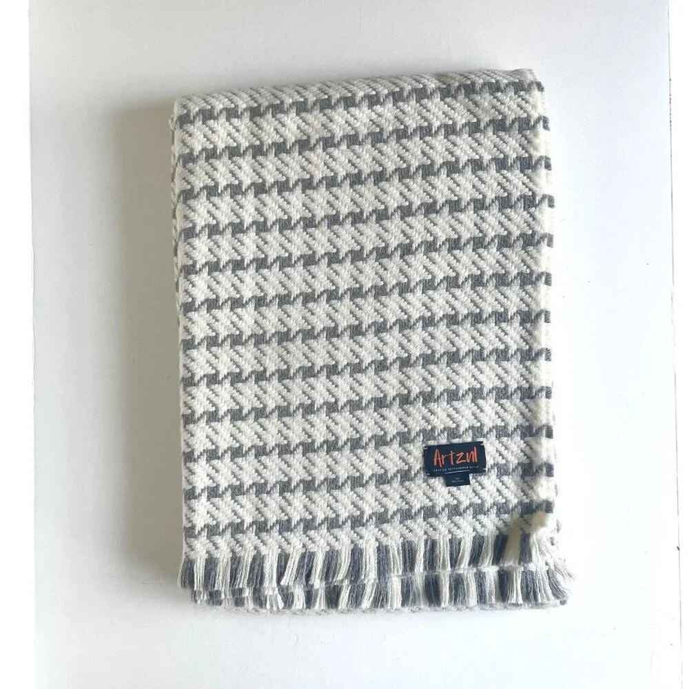 ARTZNL 100% Baby Alpaca Houndstooth Throw Blanket Large Soft Warm Luxury Gray